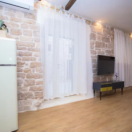 2 Cannons/old Town *