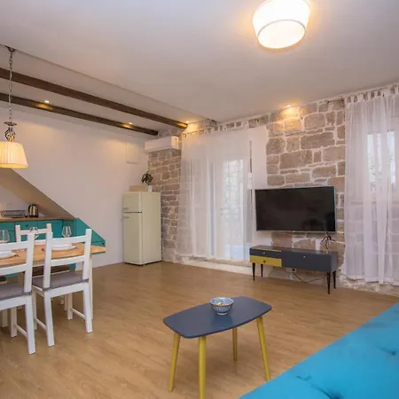 2 Cannons/old Town *