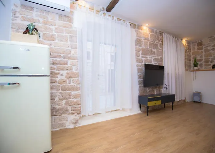 2 Cannons/old Town *