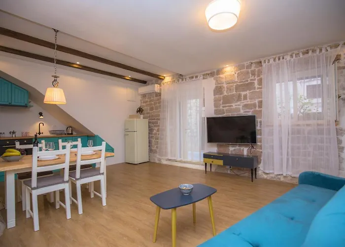 2 Cannons/old Town *