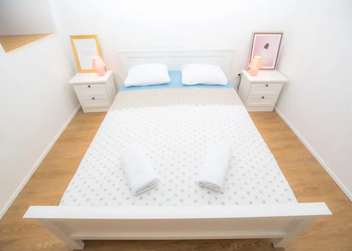 2 Cannons/old Town *