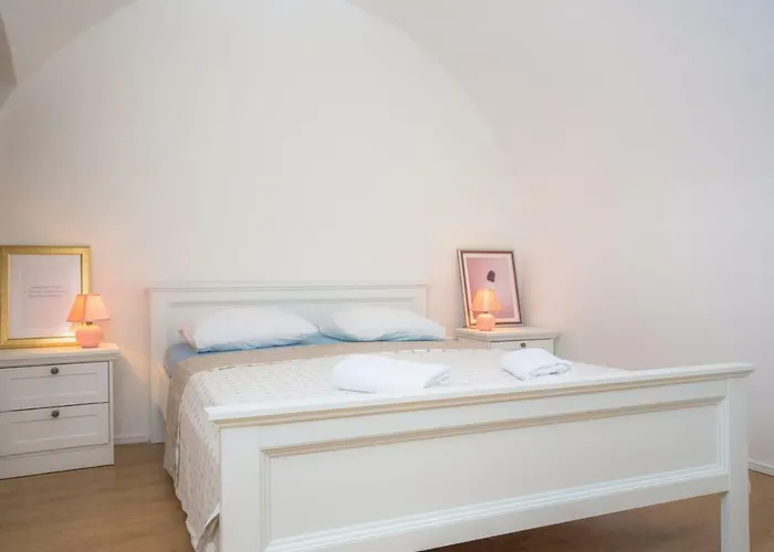 2 Cannons/old Town Szybenik