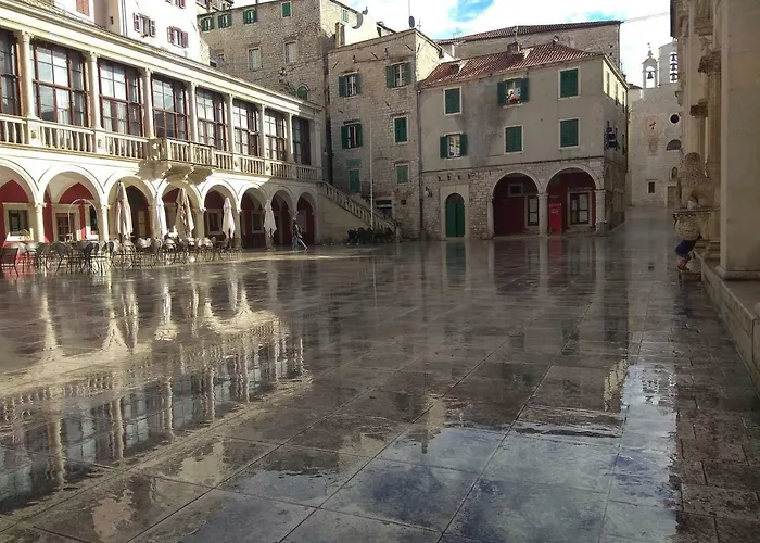 2 Cannons/old Town Daire